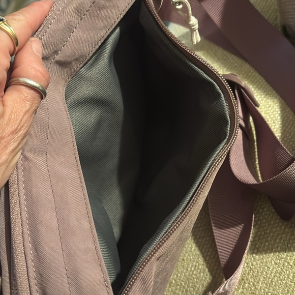 The North Face Berkeley Crossbody Bag Fawn Colored - Picture 3 of 7